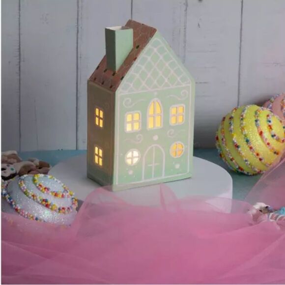 A set of 4 pinks,blue, green Light Up Gingerbread House - Picture 5 of 9